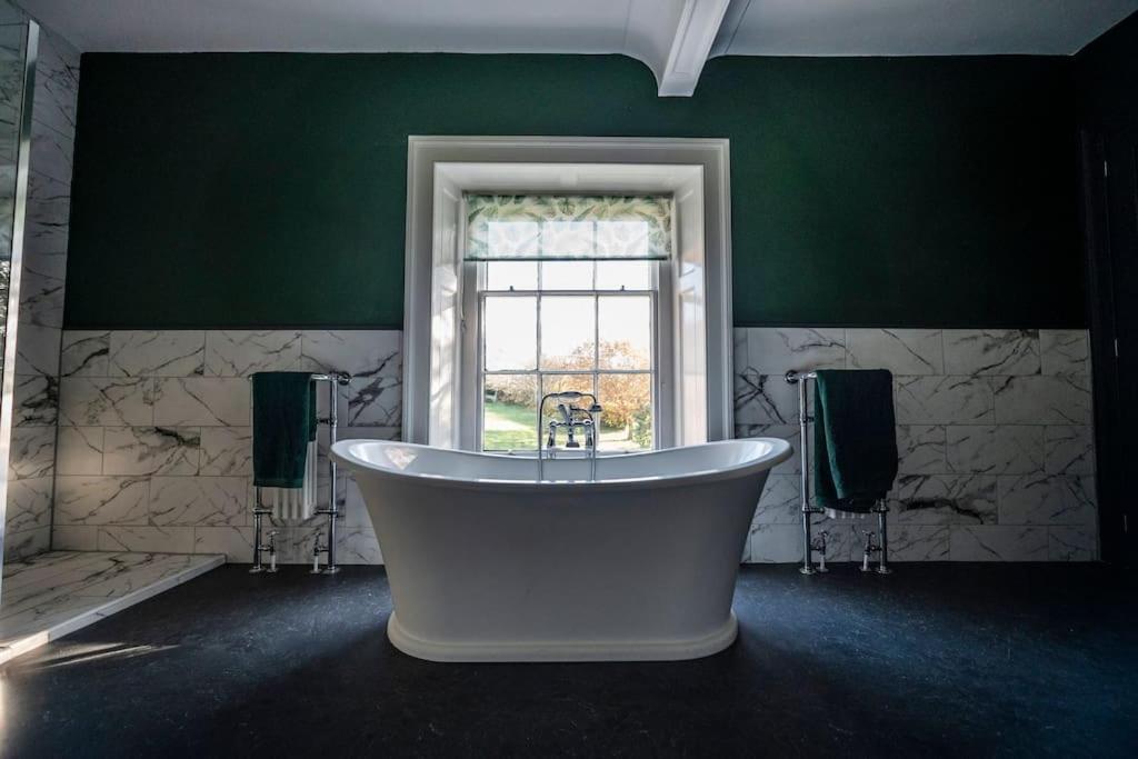Georgian Country House -Panoramic Views -Sleeps 12 Ruthin Exterior foto