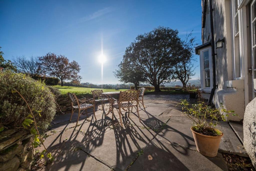 Georgian Country House -Panoramic Views -Sleeps 12 Ruthin Exterior foto