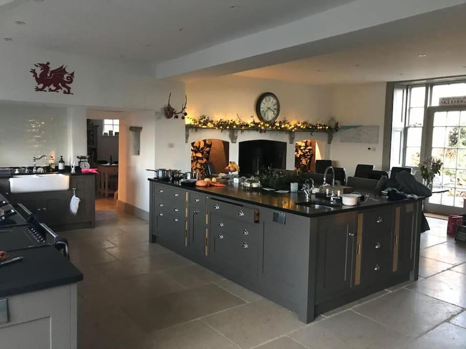 Georgian Country House -Panoramic Views -Sleeps 12 Ruthin Exterior foto